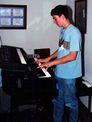 Willie played in the high-school jazz band. Willie played in the high-school jazz band.