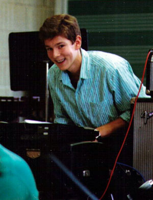 Willie played in the high-school jazz band. Willie played in the high-school jazz band.